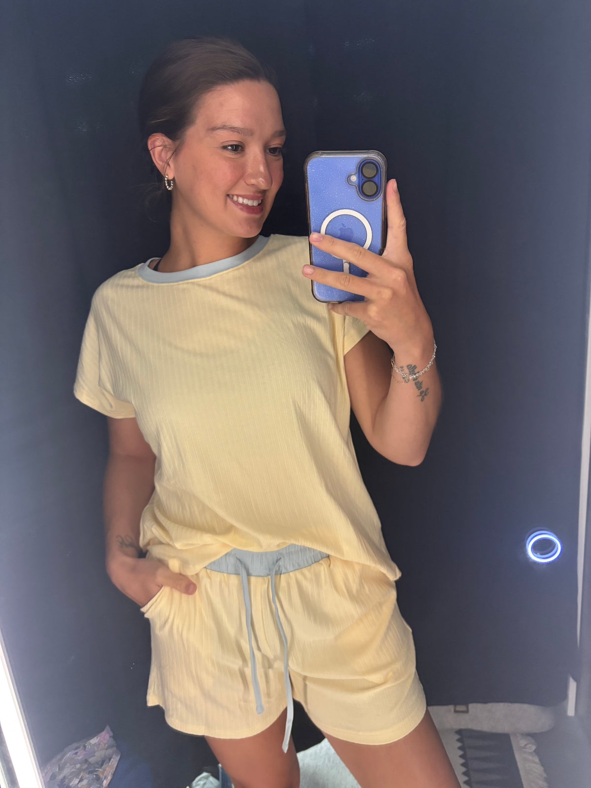 Butter yellow set